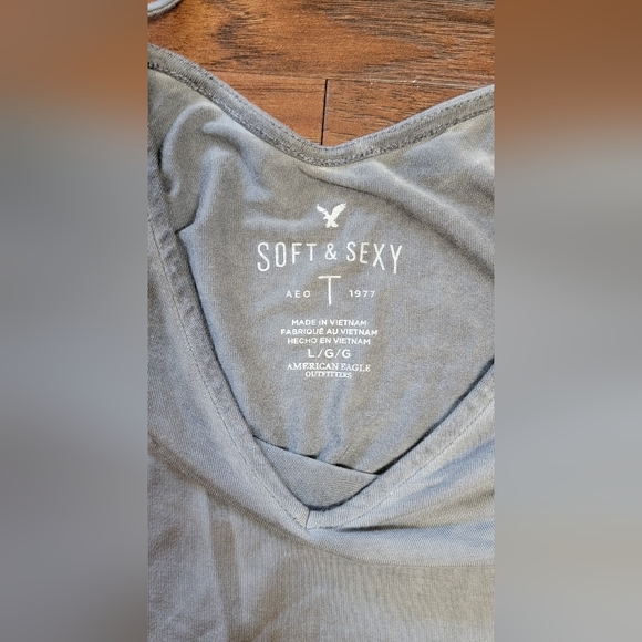 American Eagle Peek-a-Boo Grey Flowy Short Sleeved Blouse Size Large - Picture 7 of 10